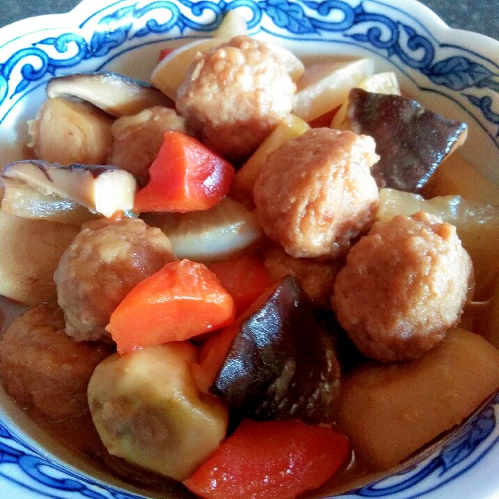 鶏肉団子と里芋と冬野菜の煮物
